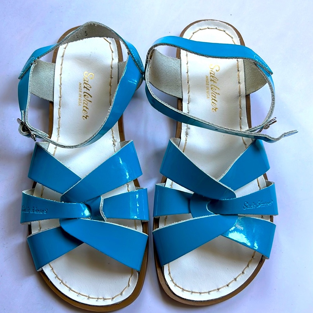 Saltwater Made In USA Blue Flat Sandals Size 7 Patent Leather